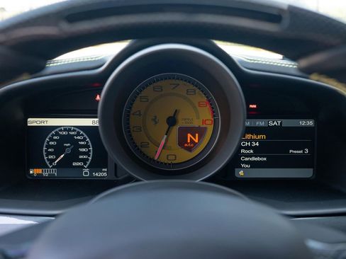 Used 2015 Ferrari 458 Italia Coupe RWD image 40