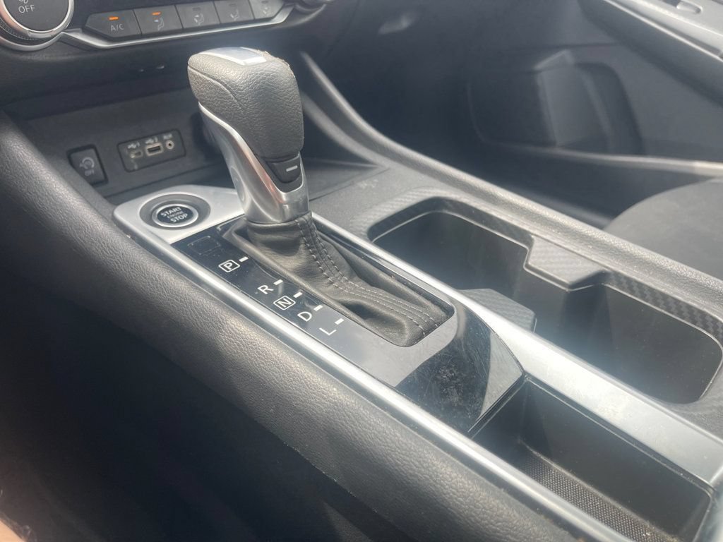 Used 2025 Nissan Sentra SV FWD image 17