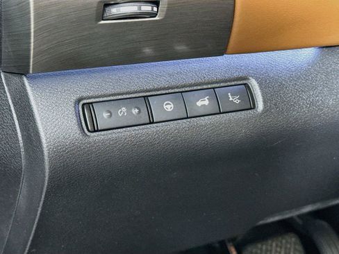 Used 2022 Nissan Pathfinder Platinum w/ Cargo Package FWD image 16