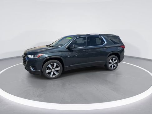 Used 2020 Chevrolet Traverse LT w/ LT Premium Package FWD image 3