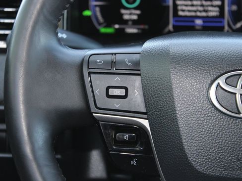 Used 2025 Toyota Camry XLE FWD image 25