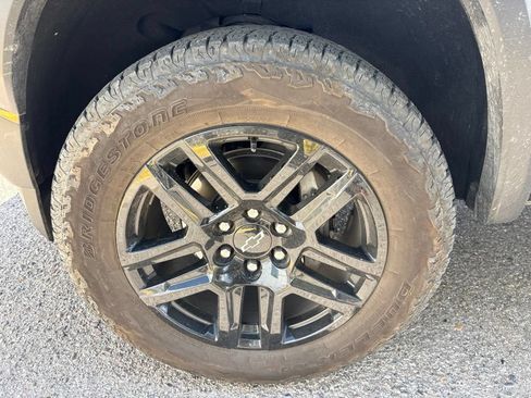 Certified 2025 Chevrolet Colorado Trail Boss AWD/4WD image 2