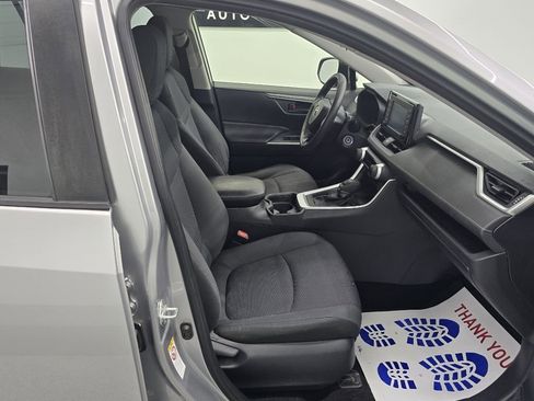 Used 2019 Toyota RAV4 LE image 28
