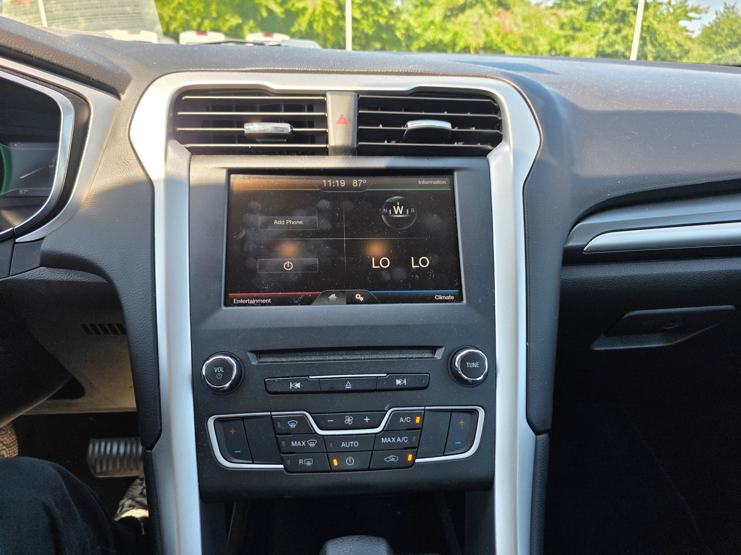 Used 2016 Ford Fusion SE FWD image 12