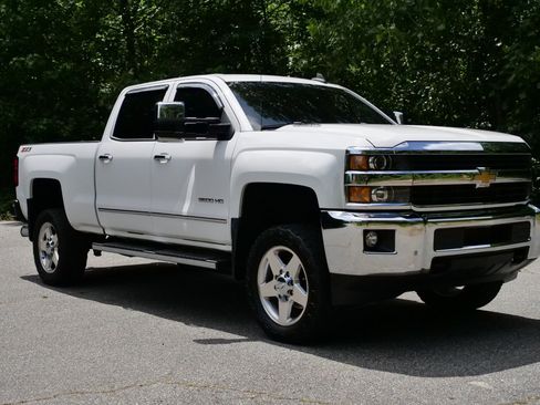 Used 2015 Chevrolet Silverado 2500 LTZ w/ Duramax Plus Package AWD/4WD image 4