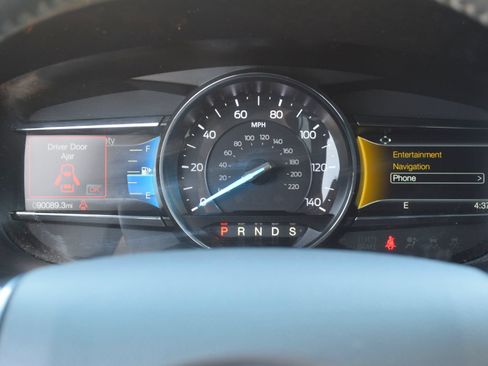 Used 2018 Ford Explorer Limited FWD image 9