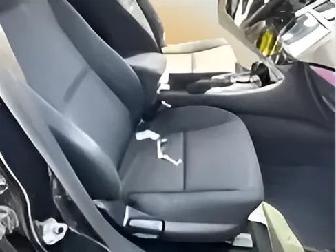 Used 2012 MAZDA MAZDA3 i Touring FWD image 23