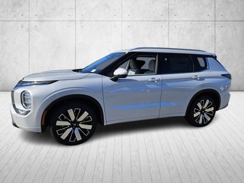 New 2026 Mitsubishi Outlander SEL image 3