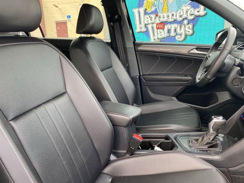 Used 2022 Volkswagen Tiguan SE R-Line image 16