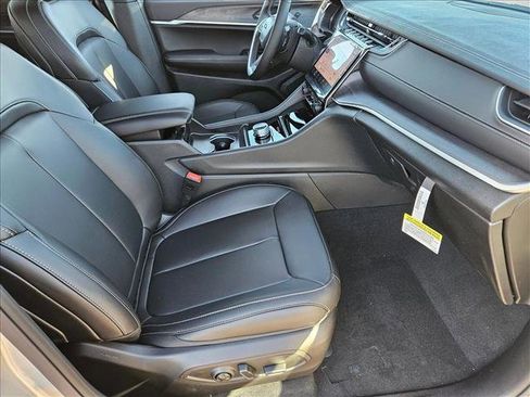 New 2025 Jeep Grand Cherokee Limited w/ Black Appearance Package image 16