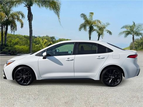 Used 2025 Toyota Corolla SE image 2