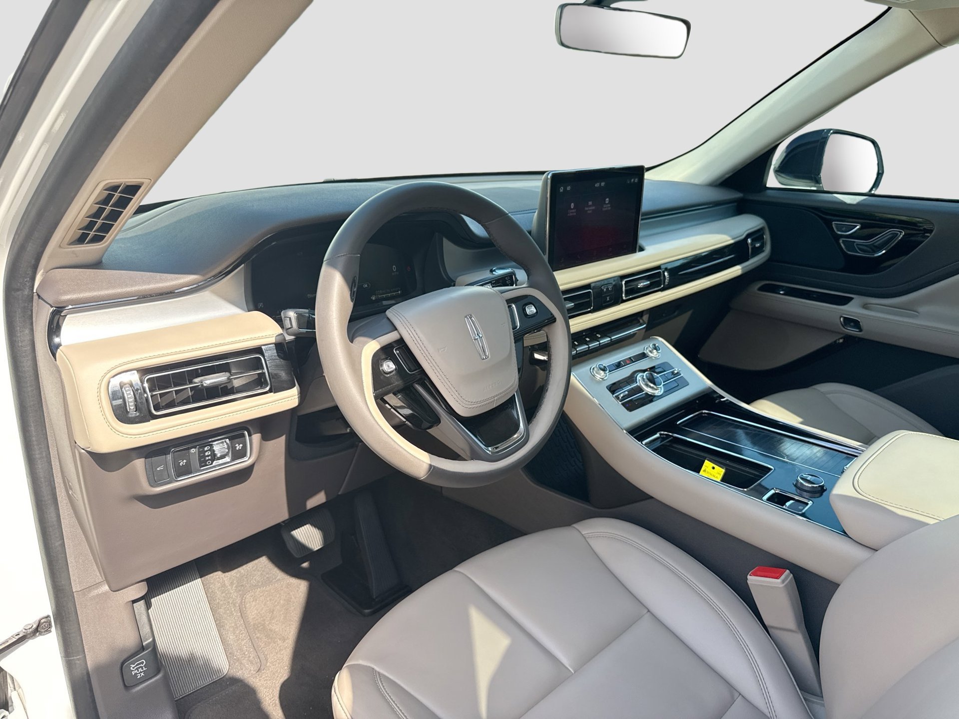 Used 2023 Lincoln Aviator 2WD w/ Premium Package image 23