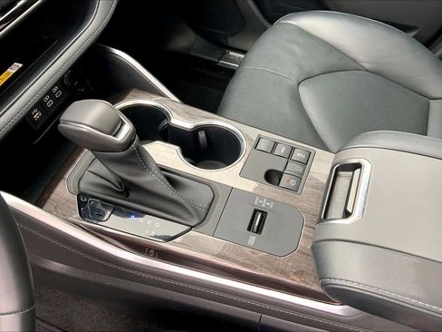 Used 2023 Toyota Highlander Limited image 17