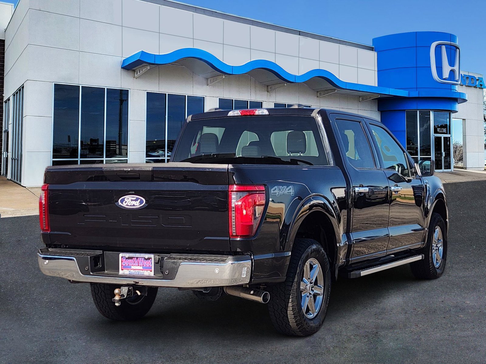 Used 2025 Ford F150 XLT w/ Equipment Group 301A Standard AWD/4WD image 5