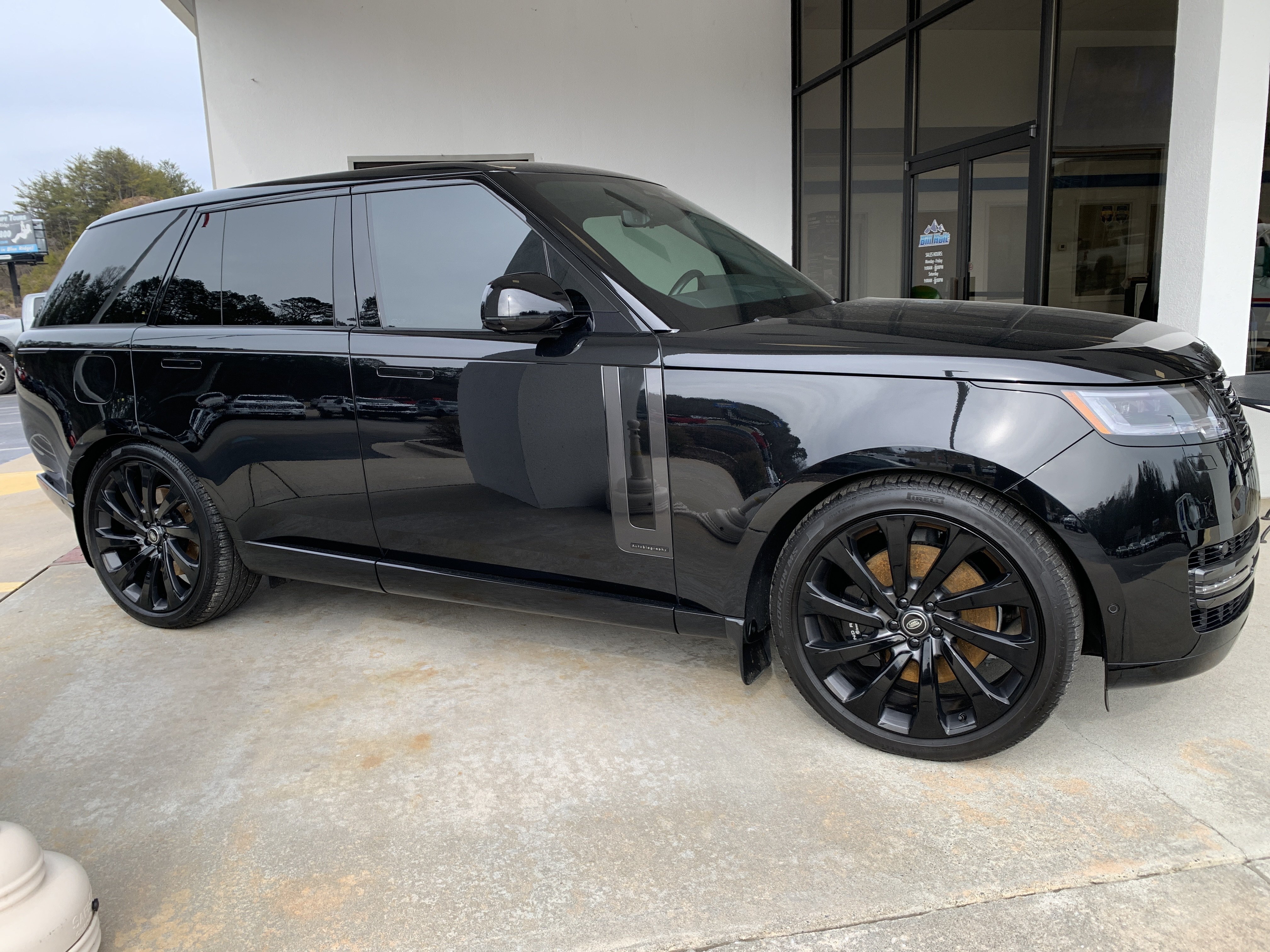 Used 2025 Land Rover Range Rover Autobiography AWD/4WD image 2