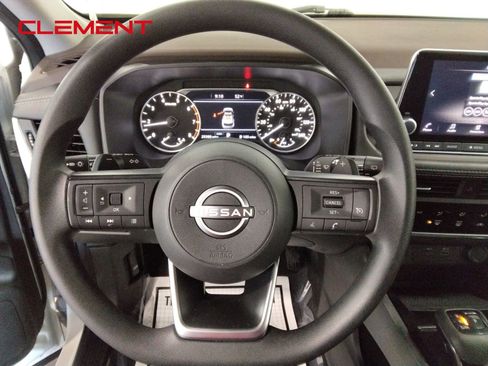 Used 2023 Nissan Rogue S image 12