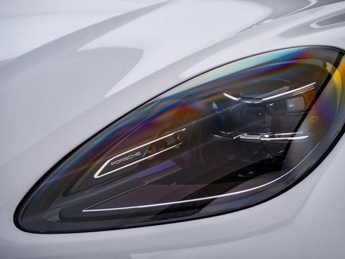 Certified 2025 Porsche Macan AWD/4WD image 7