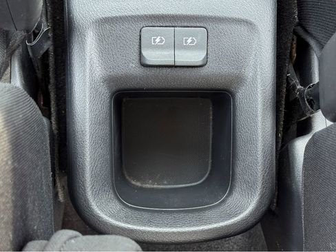 Used 2020 Nissan Kicks S image 14