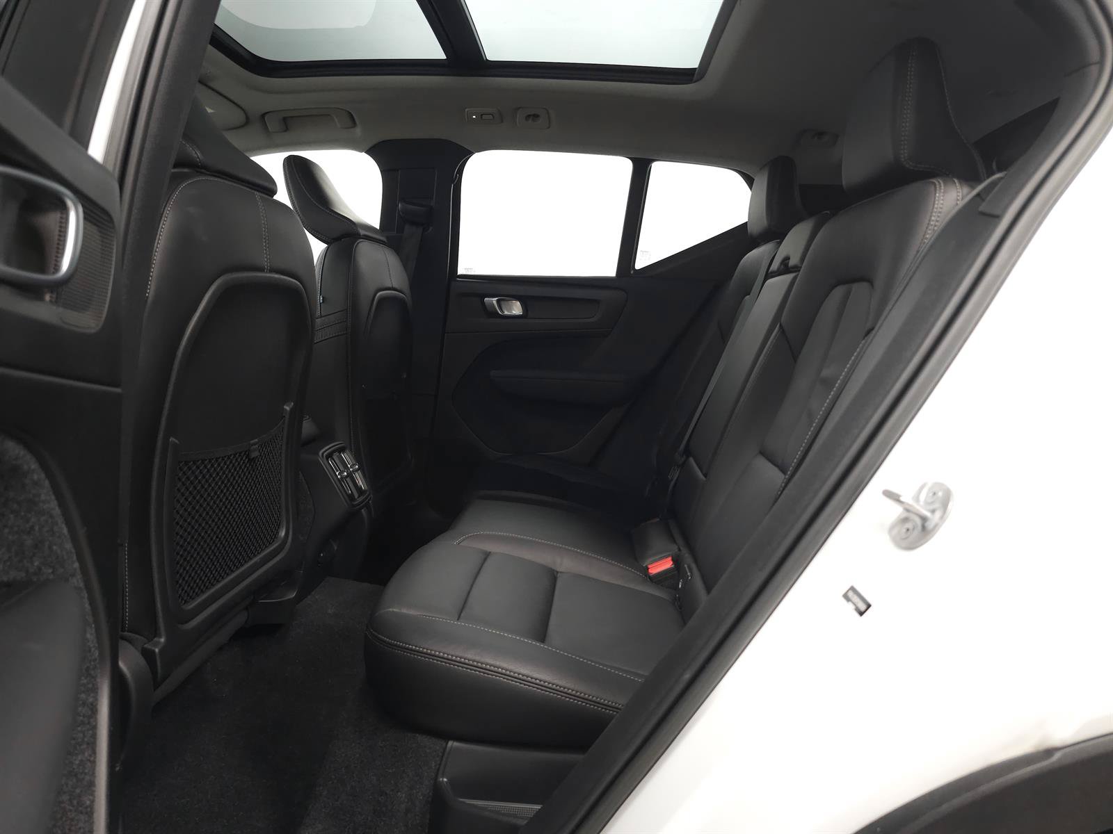 Used 2023 Volvo XC40 B5 Plus AWD/4WD image 5