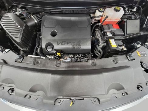 Used 2023 Chevrolet Traverse LT image 8