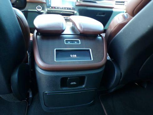 Used 2025 Lincoln Navigator Reserve AWD/4WD image 23