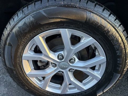 Certified 2022 Jeep Grand Cherokee Limited image 9