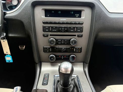 Used 2012 Ford Mustang GT Premium w/ HID Headlamps & Security Pkg RWD image 18