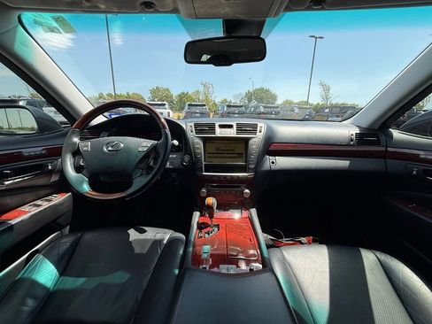 Used 2010 Lexus LS 460 w/ Comfort Pkg RWD image 28