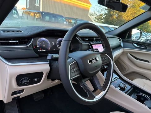 New 2025 Jeep Grand Cherokee Limited image 14