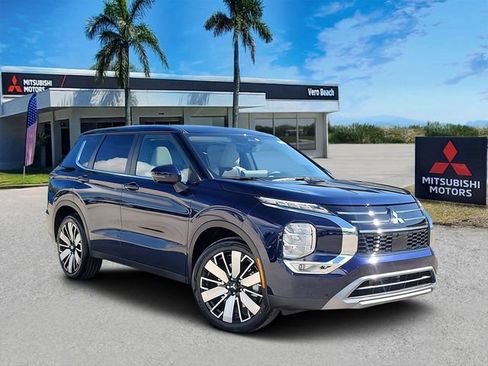 New 2025 Mitsubishi Outlander SE image 1