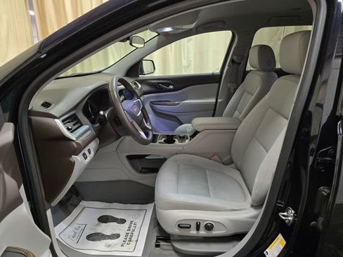 Used 2021 GMC Acadia SLE w/ Driver Convenience Package image 12