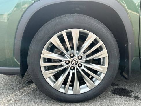 Certified 2025 Toyota Highlander Platinum AWD/4WD image 13