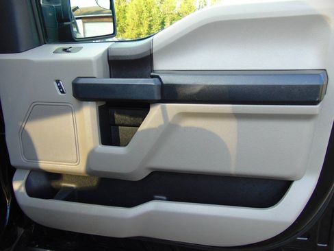 Used 2018 Ford F150 XL w/ Equipment Group 101A Mid AWD/4WD image 34