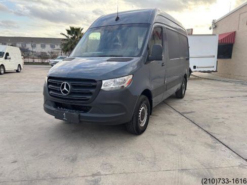 Used 2019 Mercedes-Benz Sprinter 144 image 3