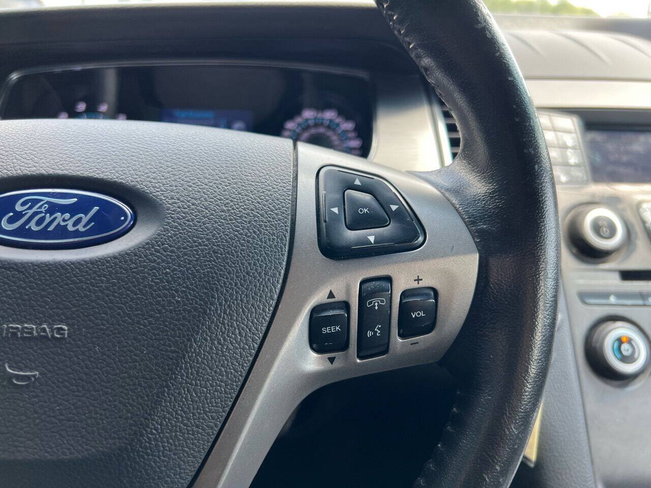 Used 2014 Ford Taurus SEL FWD image 21
