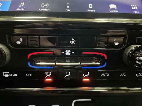 Used 2023 Jeep Grand Cherokee L Limited image 8