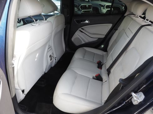 Used 2017 Mercedes-Benz GLA 250 4MATIC image 14