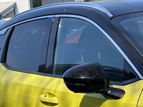 Used 2025 Nissan Kicks SR image 3