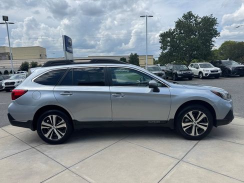 Used 2018 Subaru Outback 2.5i Limited AWD/4WD image 5