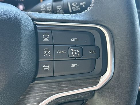 Used 2024 Jeep Wagoneer Series II w/ Flexible Seating Group RWD image 18