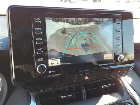 Used 2021 Toyota Venza LE image 21