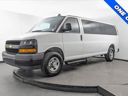 Used 2023 Chevrolet Express 3500 LS RWD image 2