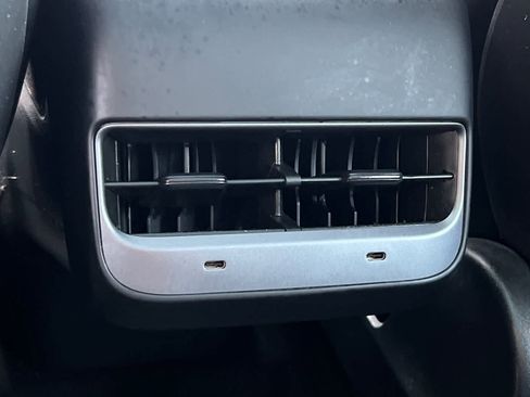 Used 2021 Tesla Model Y Standard Range image 15