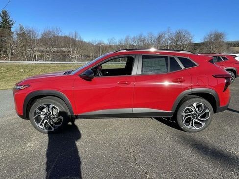 New 2026 Chevrolet Trax RS w/ Sunroof Package image 4