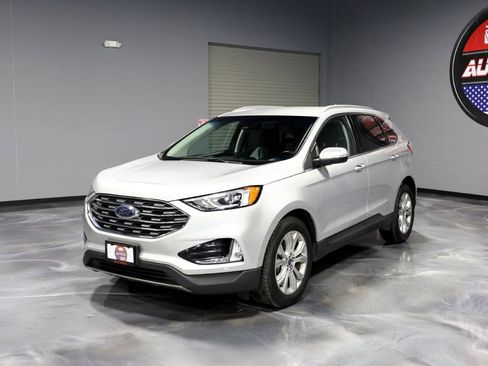 Used 2019 Ford Edge Titanium AWD/4WD image 3