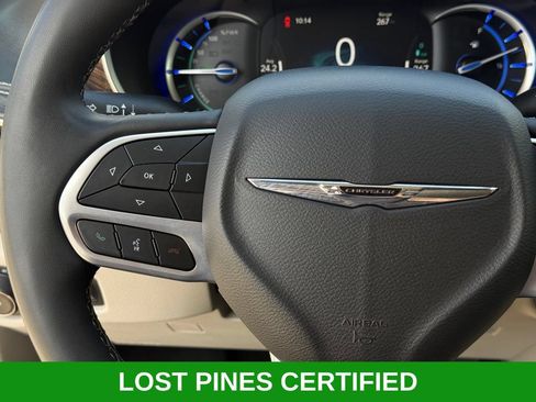 Used 2023 Chrysler Pacifica Limited FWD image 12
