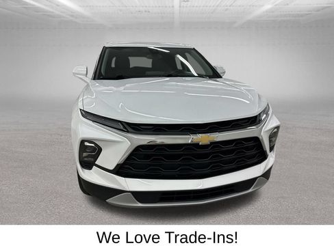 Used 2025 Chevrolet Blazer LT FWD image 3