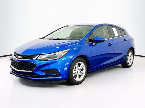 Used 2018 Chevrolet Cruze LT w/ Convenience Package image 3
