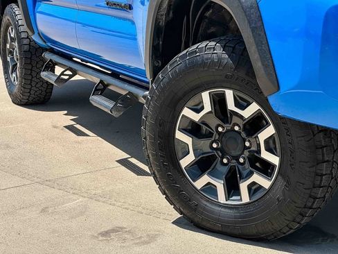 Used 2020 Toyota Tacoma TRD Off-Road w/ TRD Premium Off Road Package AWD/4WD image 9
