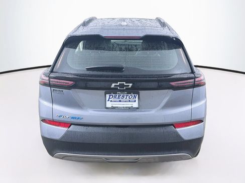 Used 2022 Chevrolet Bolt EUV LT w/ Comfort Package FWD image 6